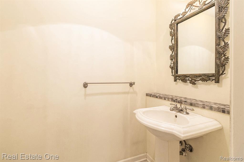 4255 Petrel Court, Highland, MI — Photo 17