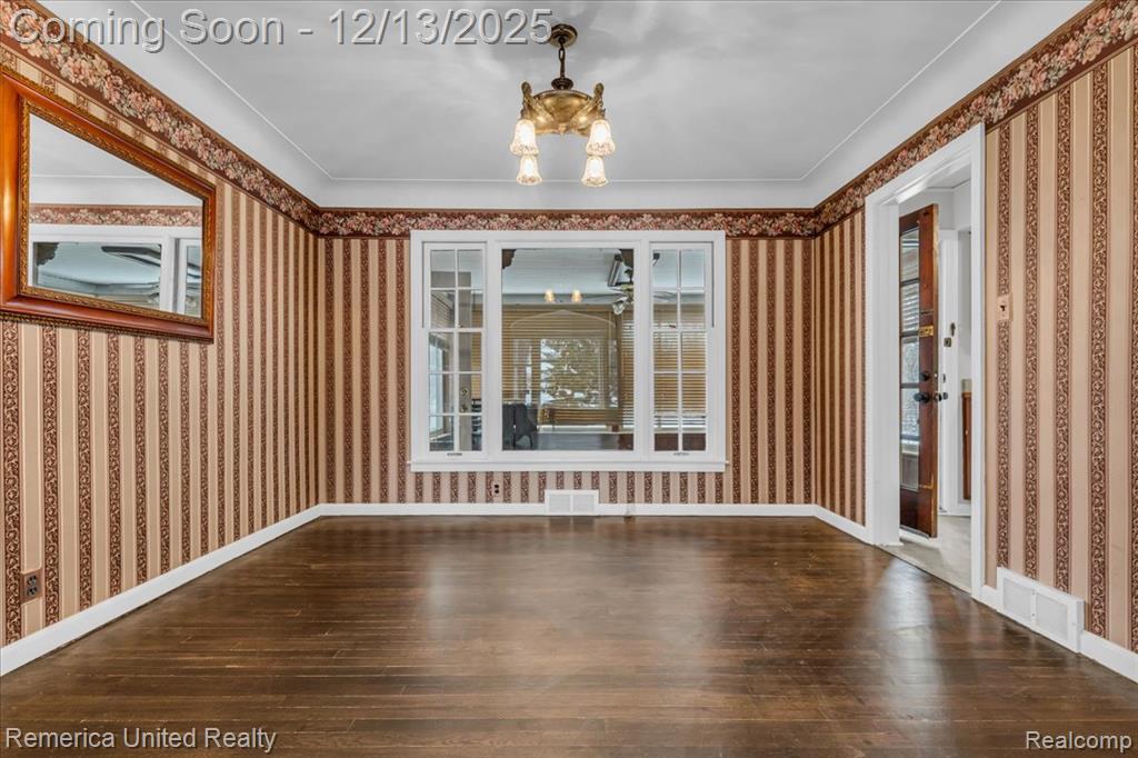 27510 California Drive SE, Lathrup Village, MI 48076 — Photo 8