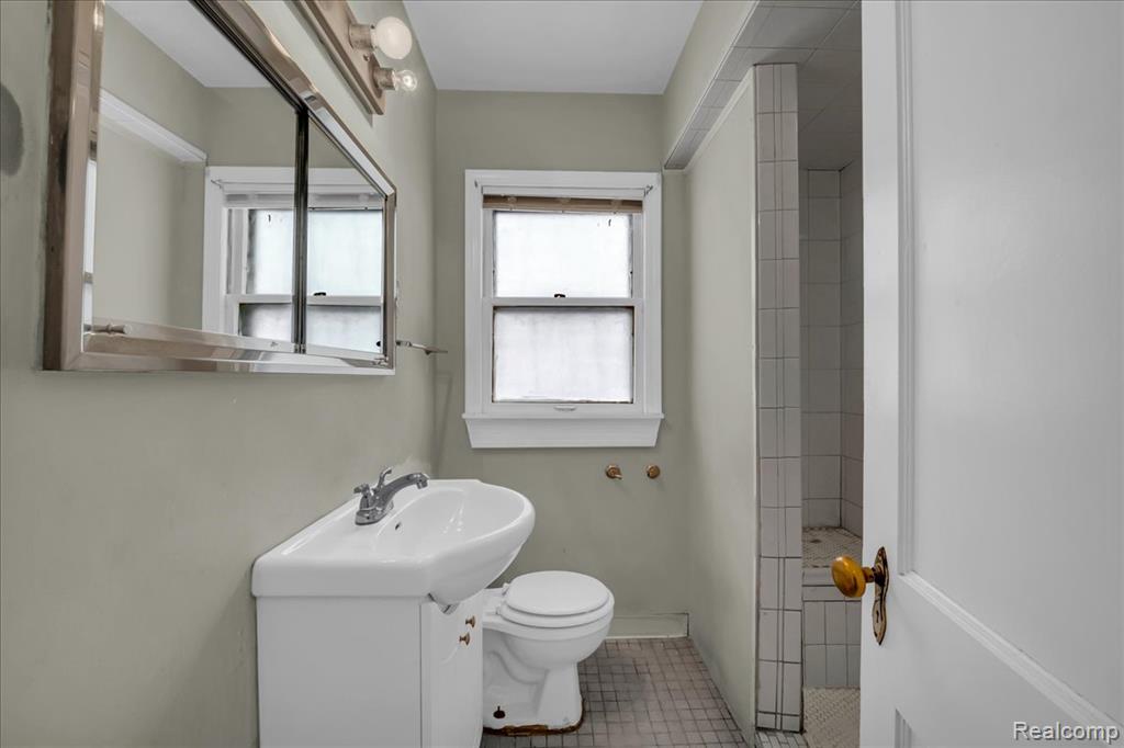 18981 Kenosha Street, Harper Woods, MI 48225 — Photo 11