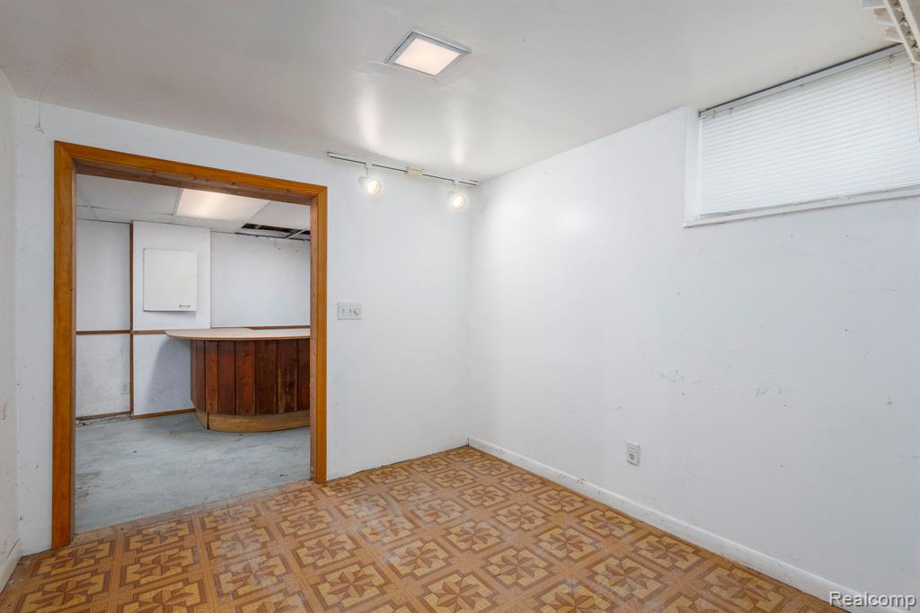 635 E Tennyson Avenue, Pontiac, MI 48340 — Photo 15