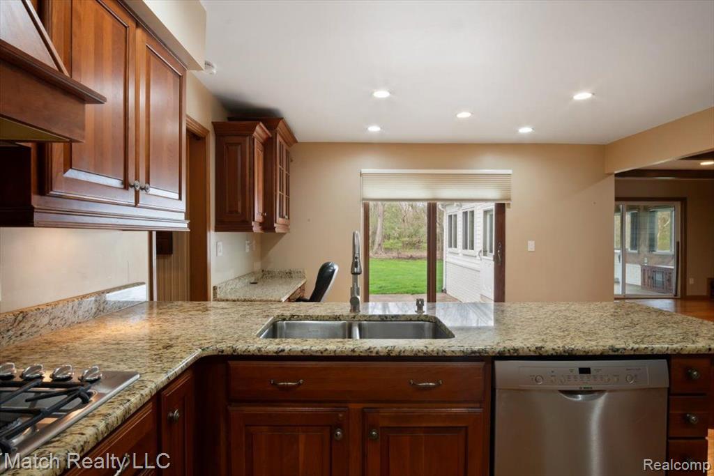 589 KINGSLEY Trail, Bloomfield Hills, MI 48304 — Photo 25