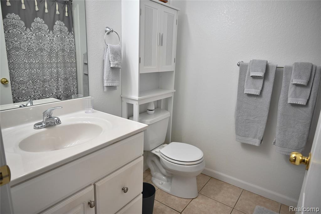 810 Catalina Cove, Luna Pier, MI 48157 — Photo 16