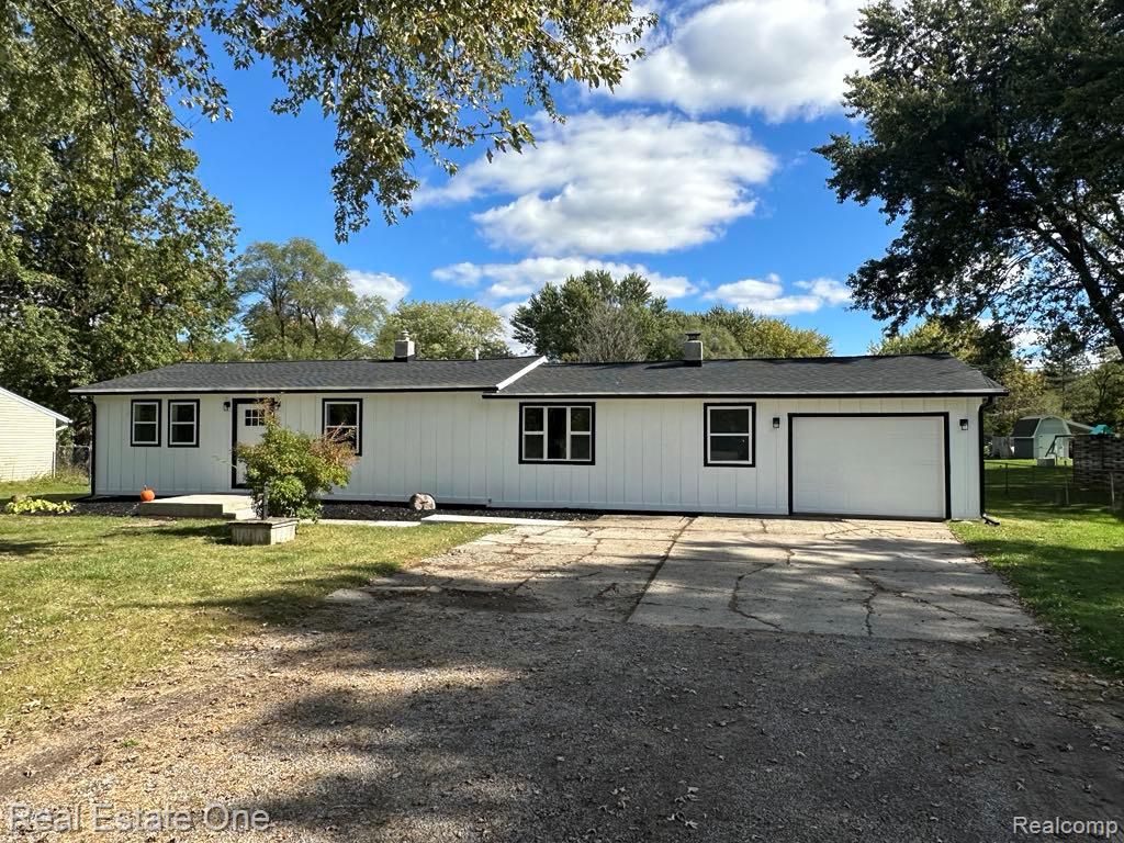5481 Belsay Road, Grand Blanc, MI 48439 — Photo 32