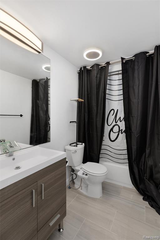 7406 Pebble pt, West Bloomfield, MI — Photo 25
