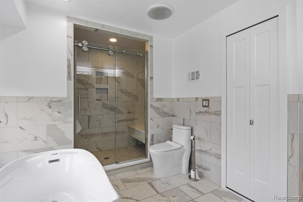 4578 PINE VILLAGE Drive, West Bloomfield, MI 48323 — Photo 30