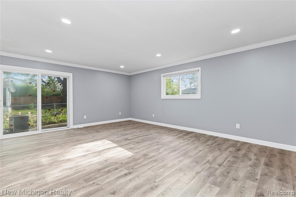21901 Harding Street, Oak Park, MI 48237 — Photo 20