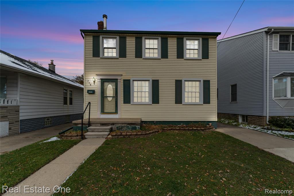 716 Kings Highway, Wyandotte, MI 48192 — front exterior