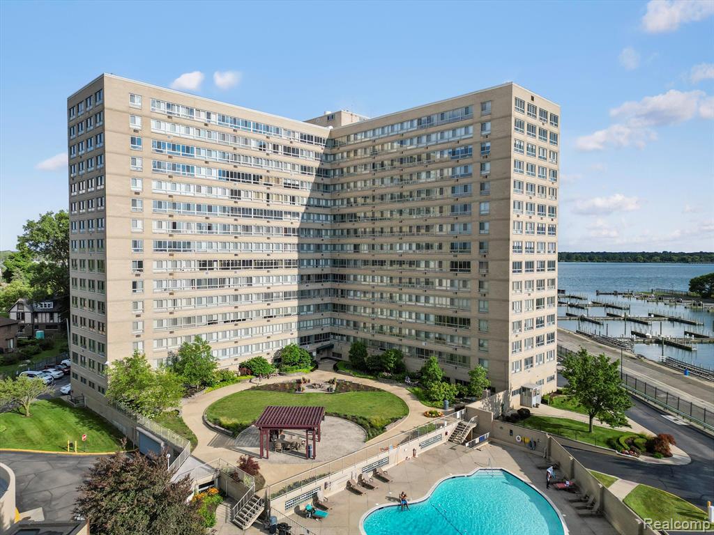 8900 E JEFFERSON Avenue, 1110, Detroit, MI 48214 — Photo 2