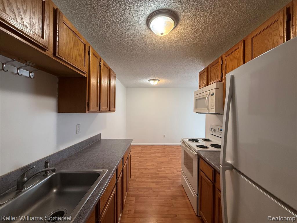 28423 Raleigh Crescent Drive, Chesterfield, MI — Photo 6