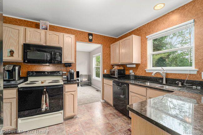 1677 NORTON CREEK Court, Wixom, MI 48393 — Photo 8