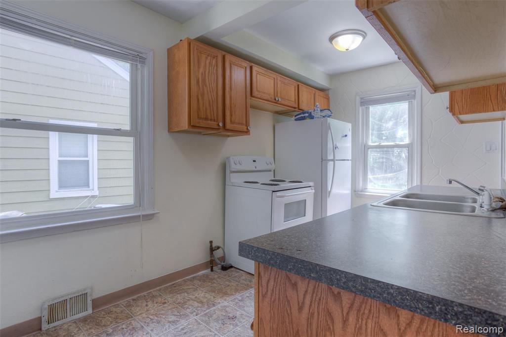 15489 DIXIE, Redford, MI 48239 — Photo 14