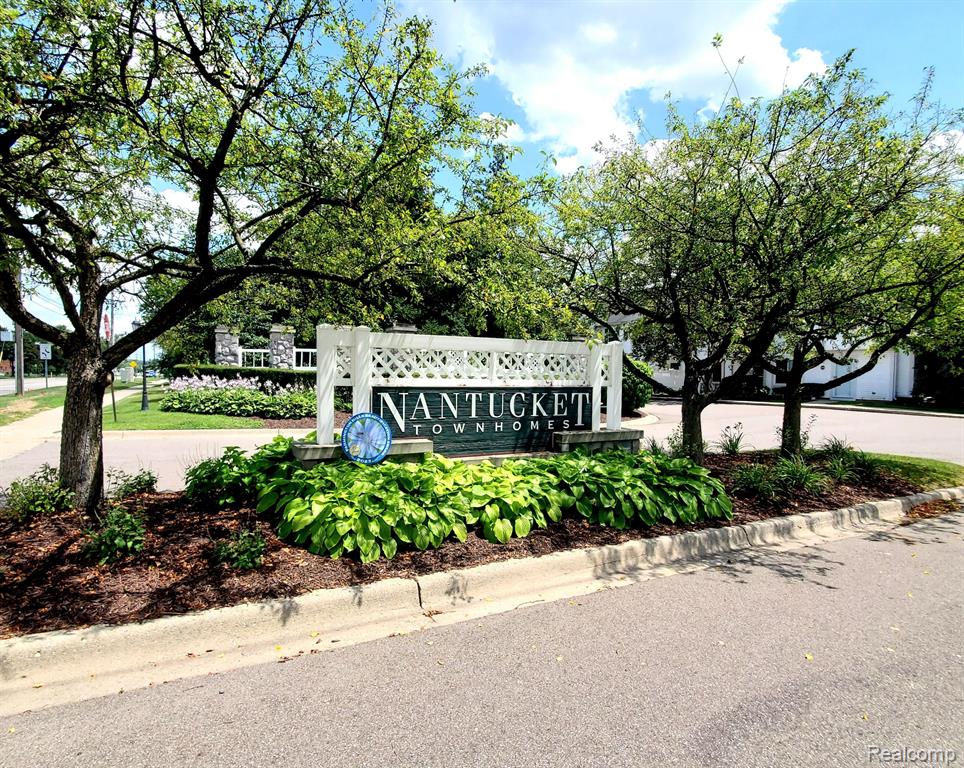 30346 NANTUCKET Drive, Farmington Hills, MI 48336 — Photo 2
