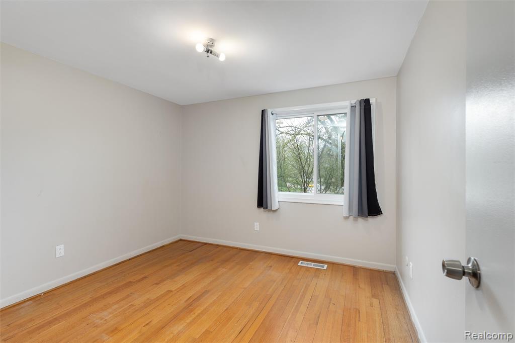2505 Rambling Way, Bloomfield Hills, MI 48302 — Photo 15