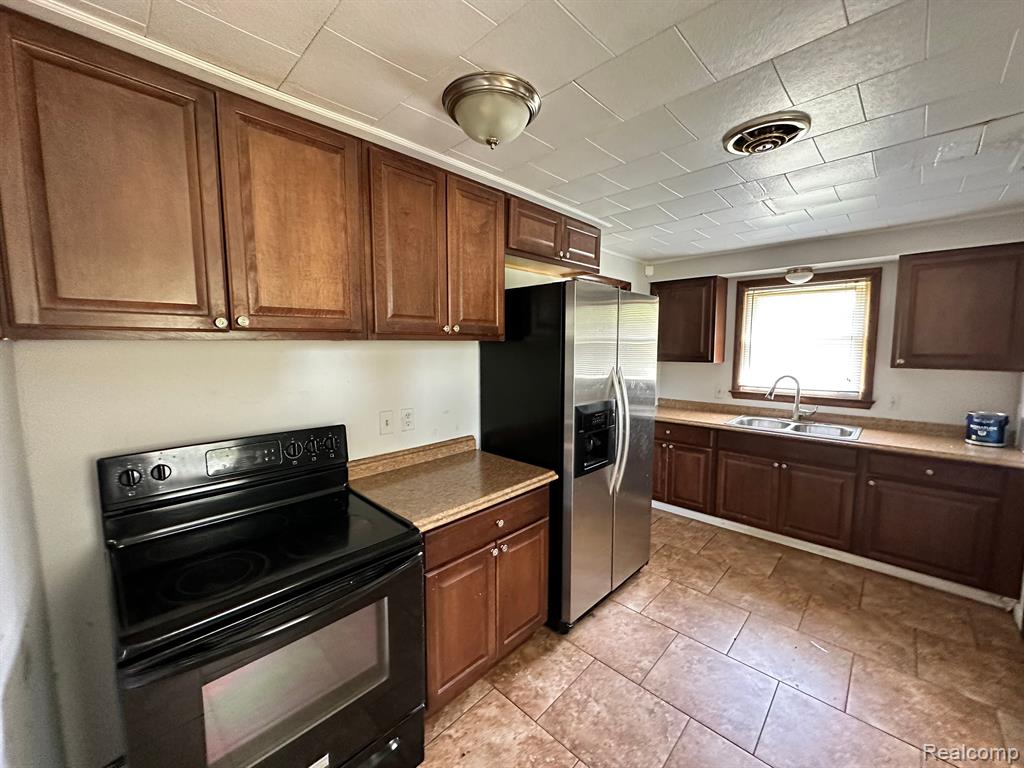 47611 FORD Road, Canton, MI 48187 — Photo 2