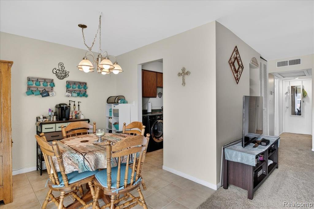 1878 Colonial Village Way, 4, Waterford, MI 48328 — Photo 9