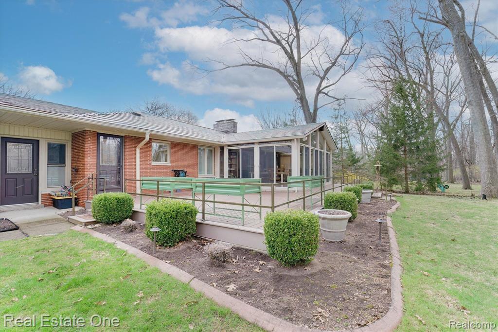 488 ORCHARDALE Drive, Rochester Hills, MI 48309 — Photo 11