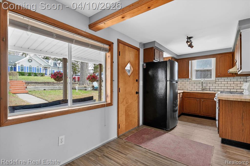 636 Thompson Lake Avenue, Howell, MI 48843 — Photo 9
