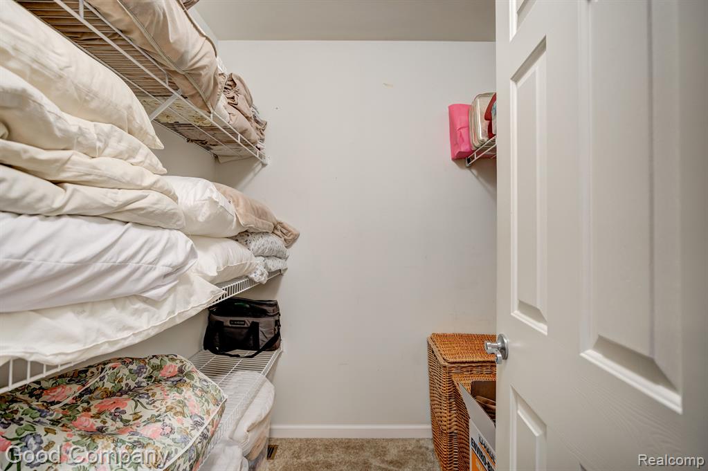 755 OAK POINT Lane, Madison Heights, MI 48071 — Photo 49
