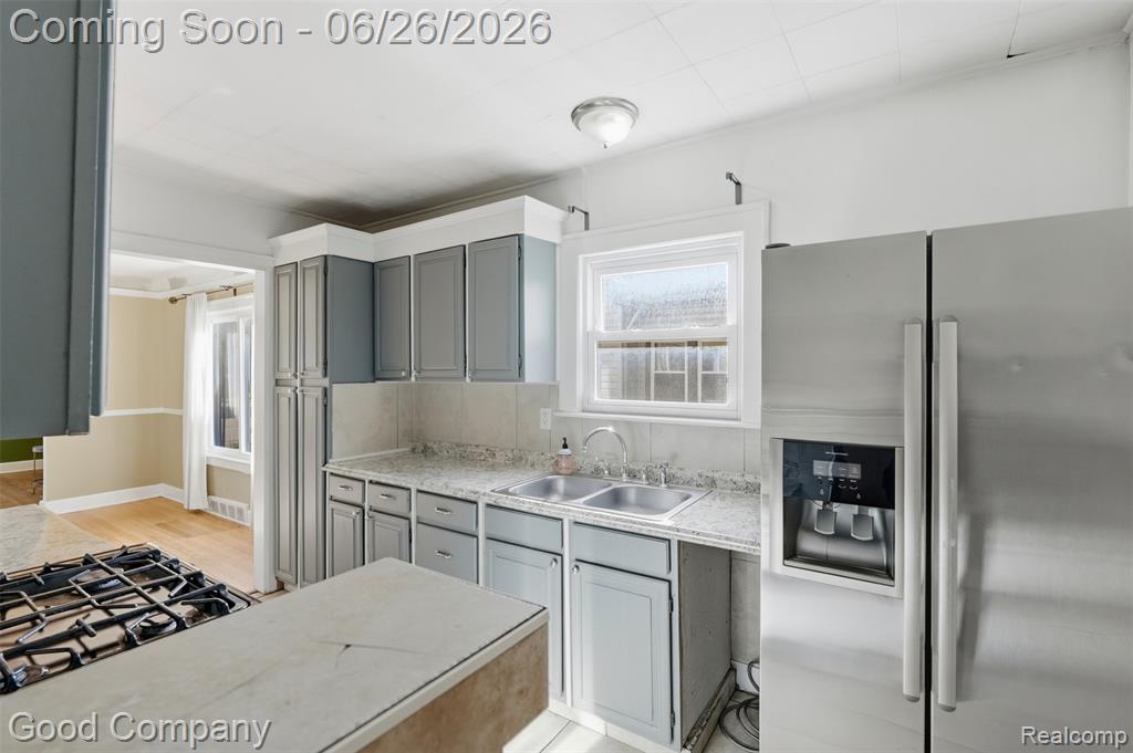 520 E Muir Avenue, Hazel Park, MI 48030 — Photo 11
