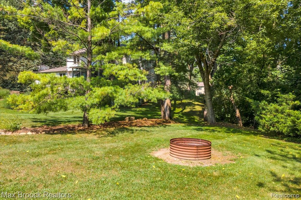 7015 Scenic Ridge Drive, Clarkston, MI — Photo 49
