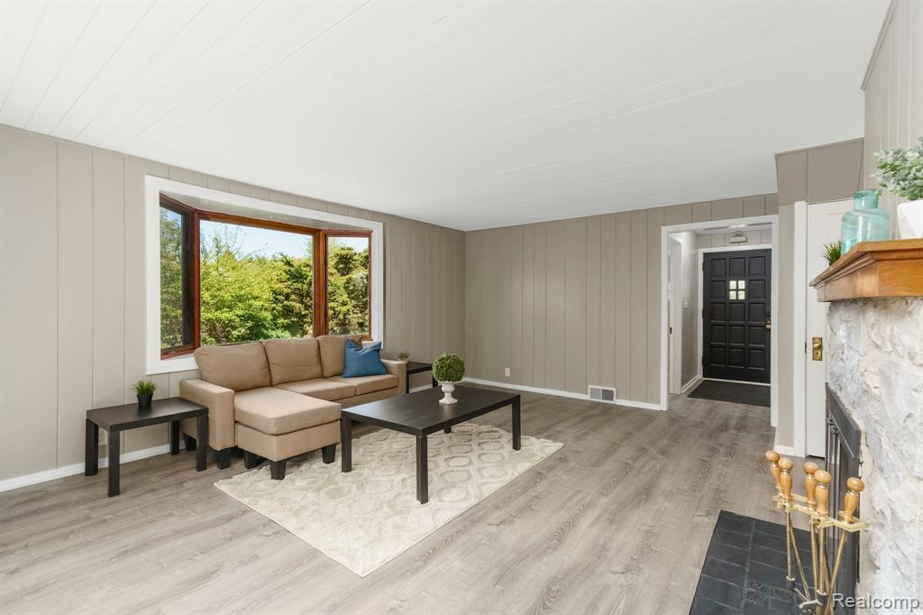 5721 Corunna Avenue, Clarkston, MI — Photo 9