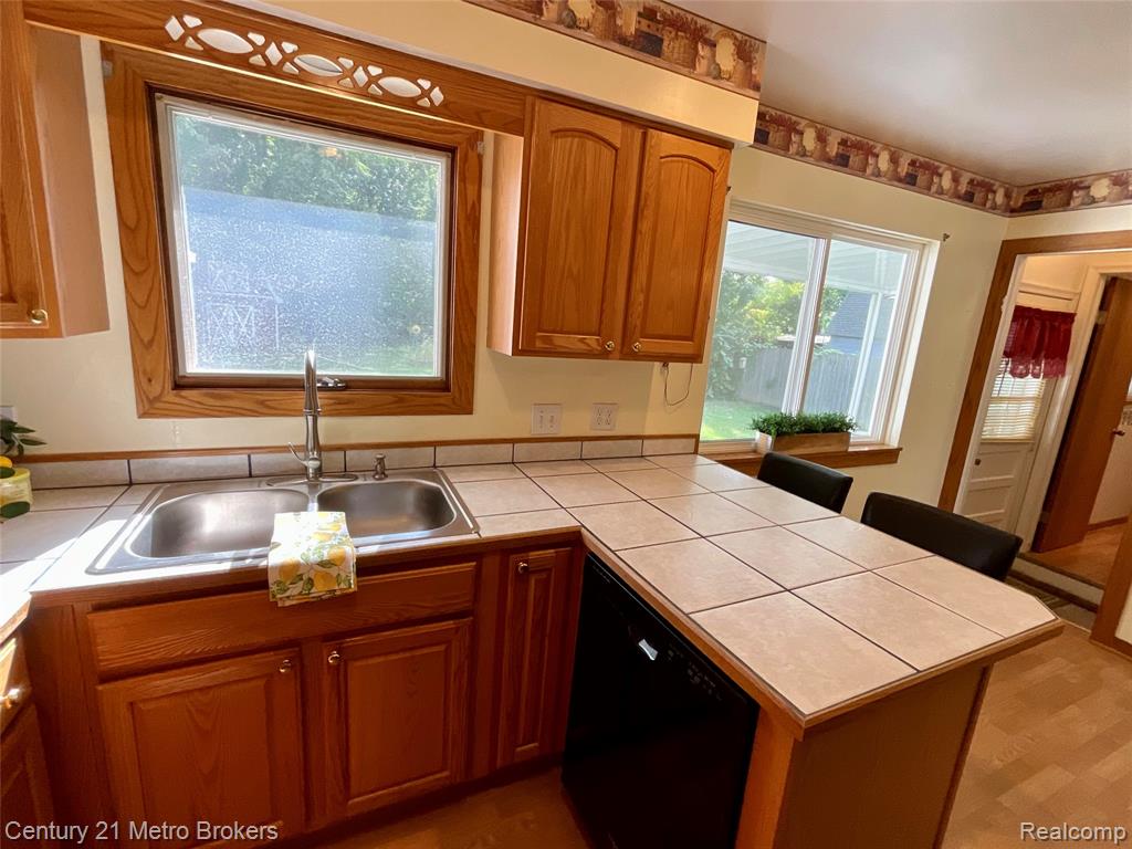 6272 Elro Street, Burton, MI 48509 — Photo 16