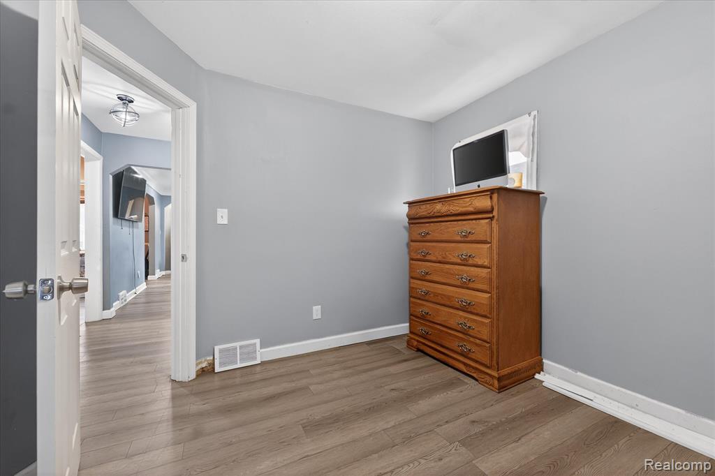 21211 Newcastle Road, Harper Woods, MI 48225 — Photo 22