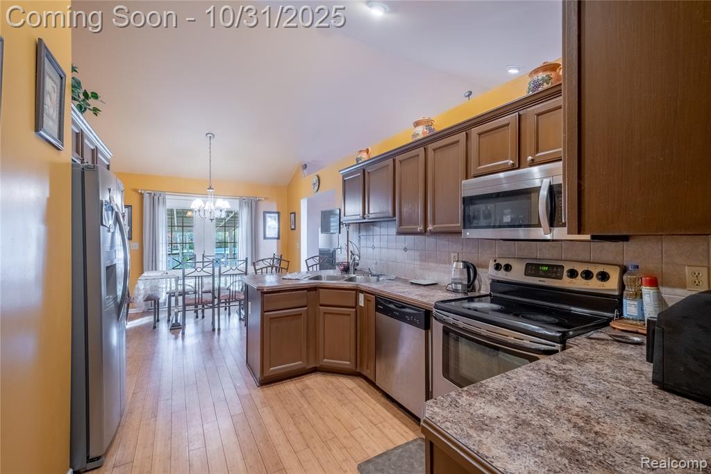7036 Glen Oak Drive, Grand Blanc, MI 48439 — Photo 10