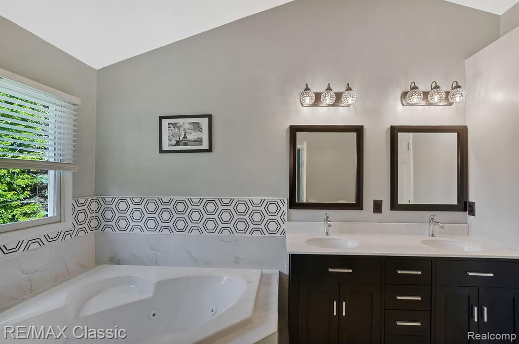 54446 ROYAL TROON Drive, South Lyon, MI 48178 — Photo 16