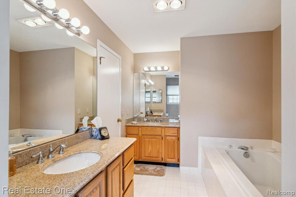 41694 KENILWORTH Lane, Novi, MI 48377 — Photo 25