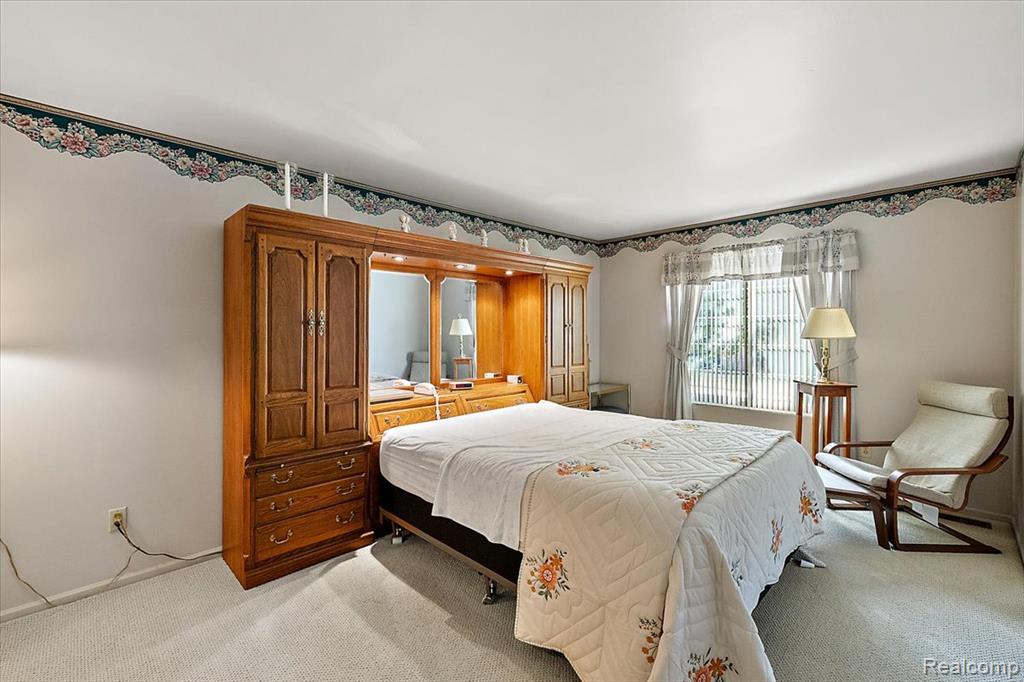 404 Meadow Bridge Drive, Rochester Hills, MI 48307 — Photo 22