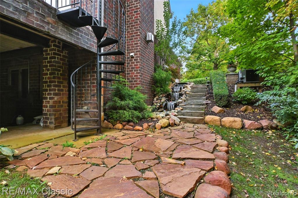 8033 Pine Ridge Court, Northville, MI 48168 — Photo 36