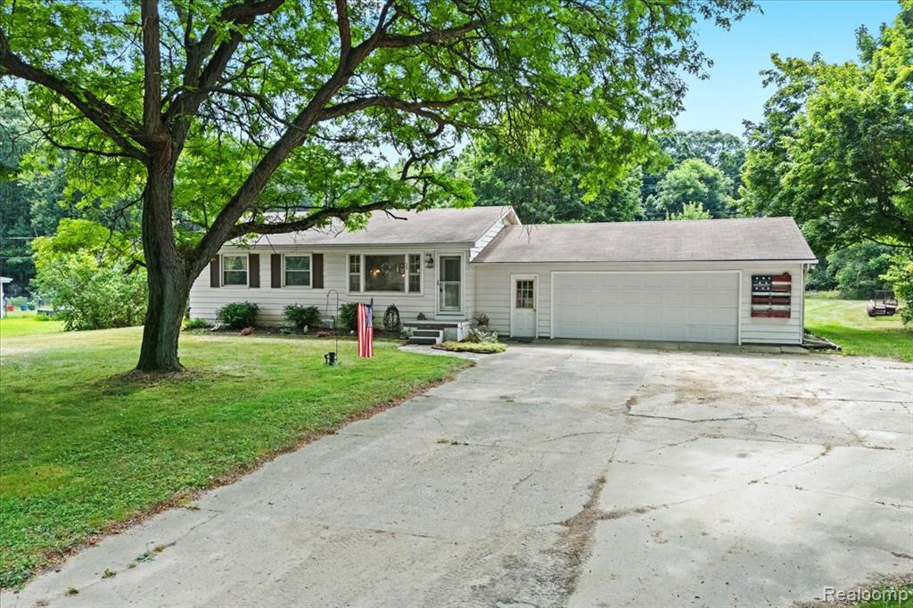 6460 Hogan Road, Fenton, MI 48430 — Photo 34
