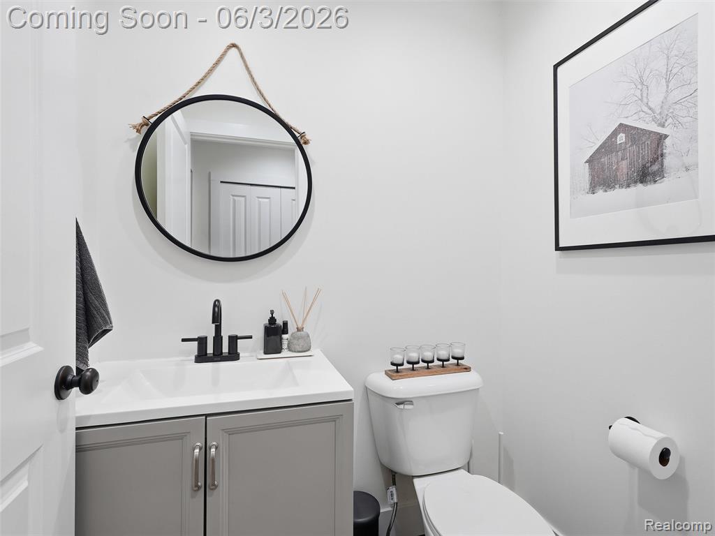 70 W Shevlin Avenue, Hazel Park, MI 48030 — Photo 16