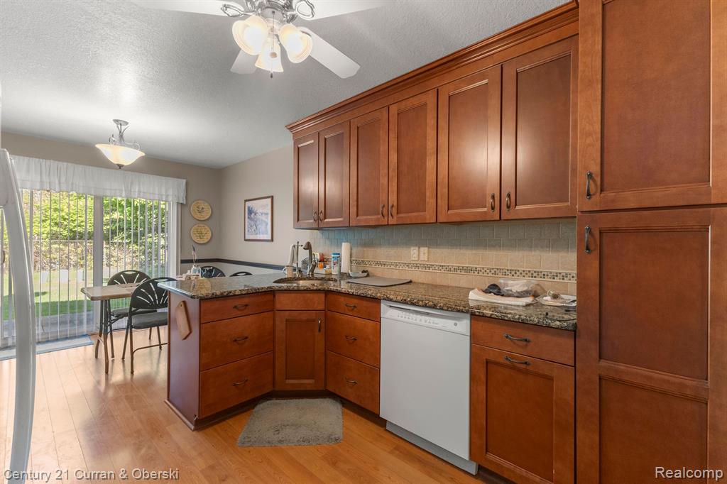 6541 DEERHURST Drive, Westland, MI — Photo 16