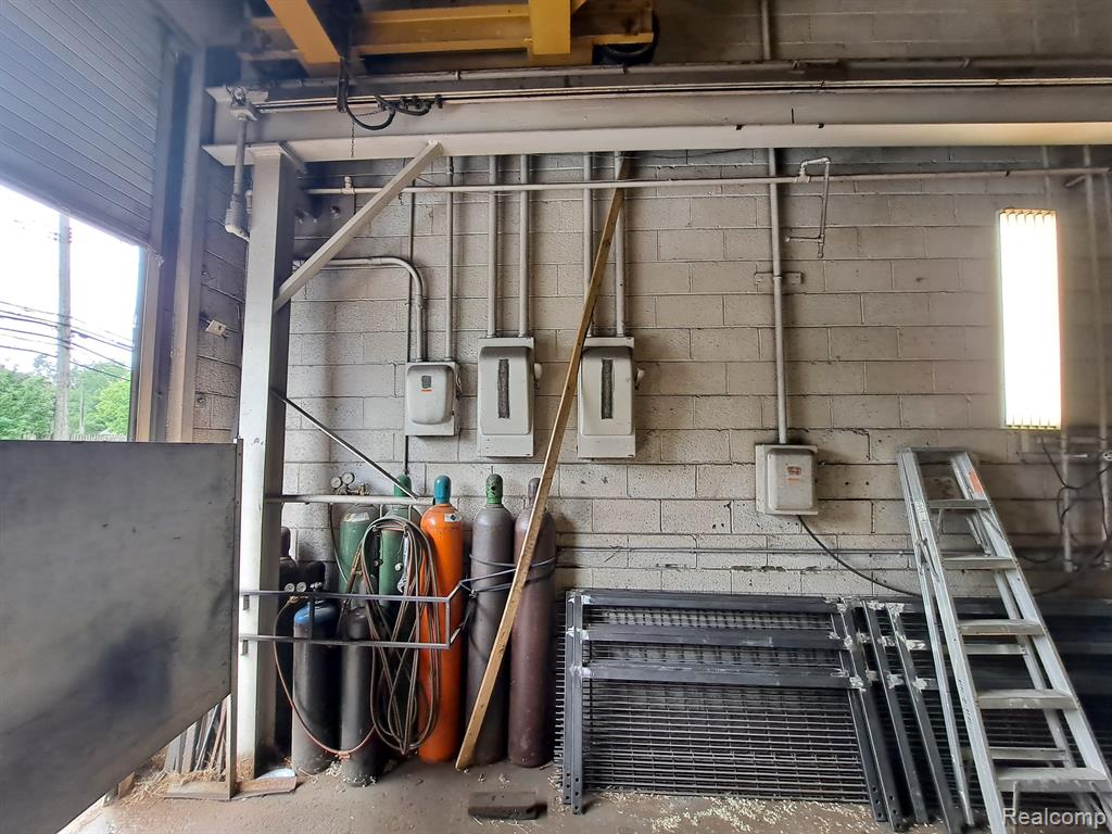 13118 E 9 MILE Road, Warren, MI 48089 — Photo 17