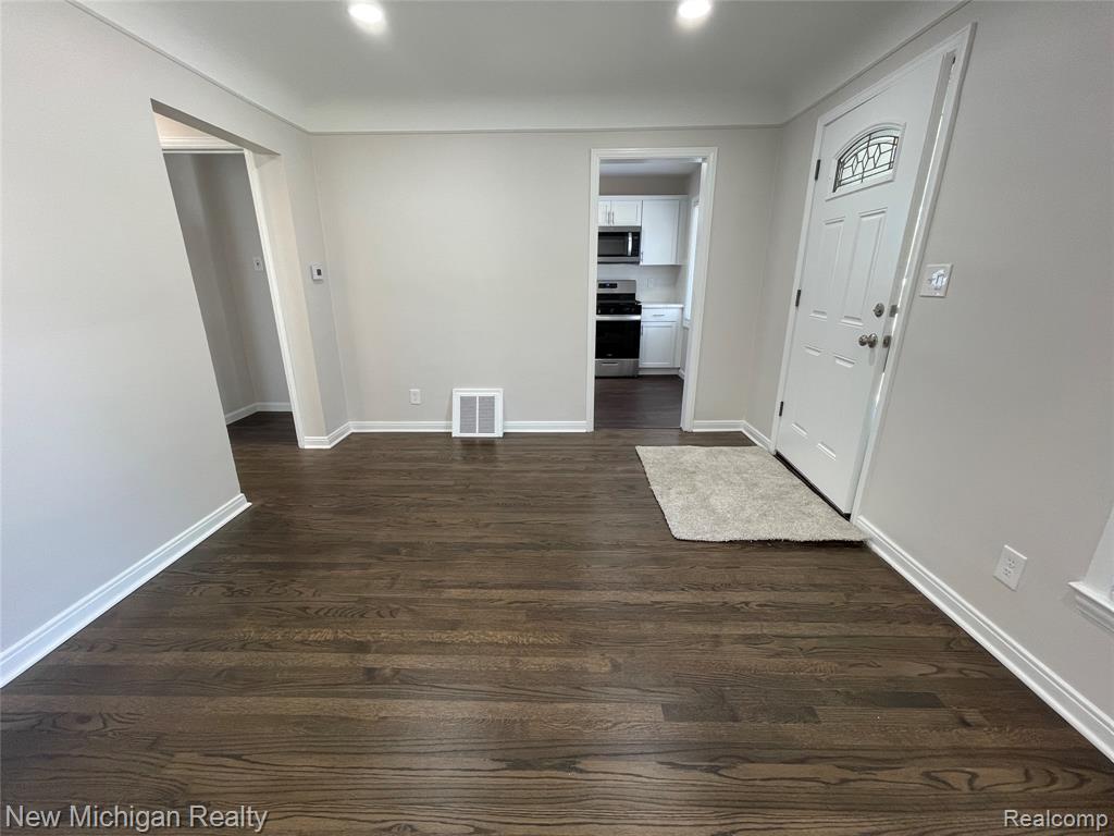 661 White Avenue, Lincoln Park, MI 48146 — Photo 3