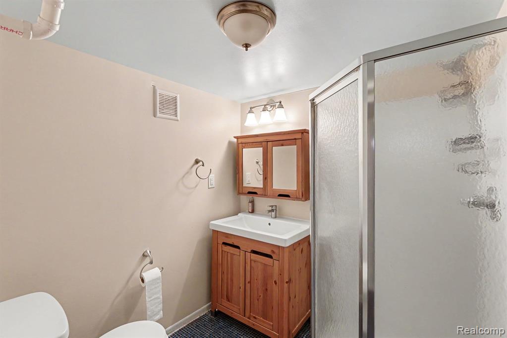 8532 Alwardt Drive, Sterling Heights, MI 48313 — Photo 22