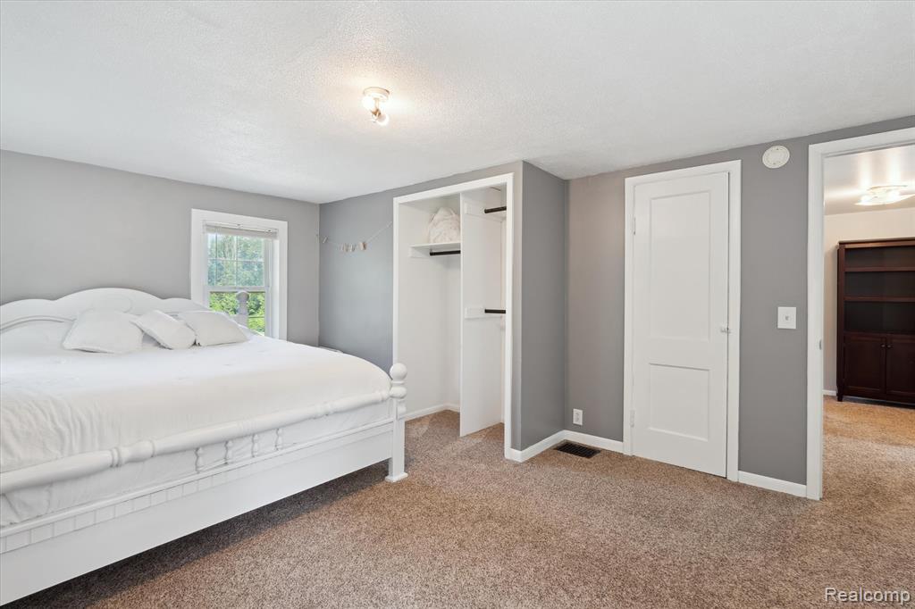9227 Hogan Road, Fenton, MI 48430 — Photo 30