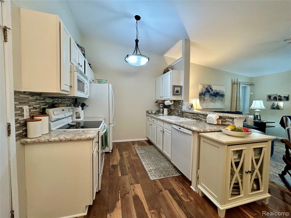 9545 Woodside Circle, Grand Blanc, MI 48439 — Photo 8