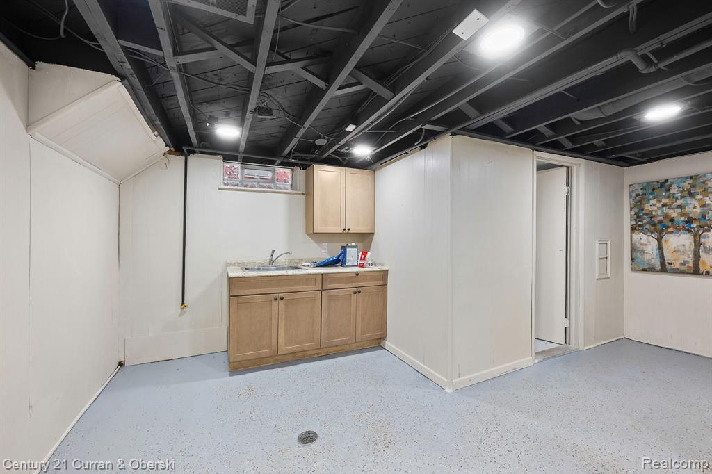 8841 WHITCOMB Street, Detroit, MI 48228 — Photo 17