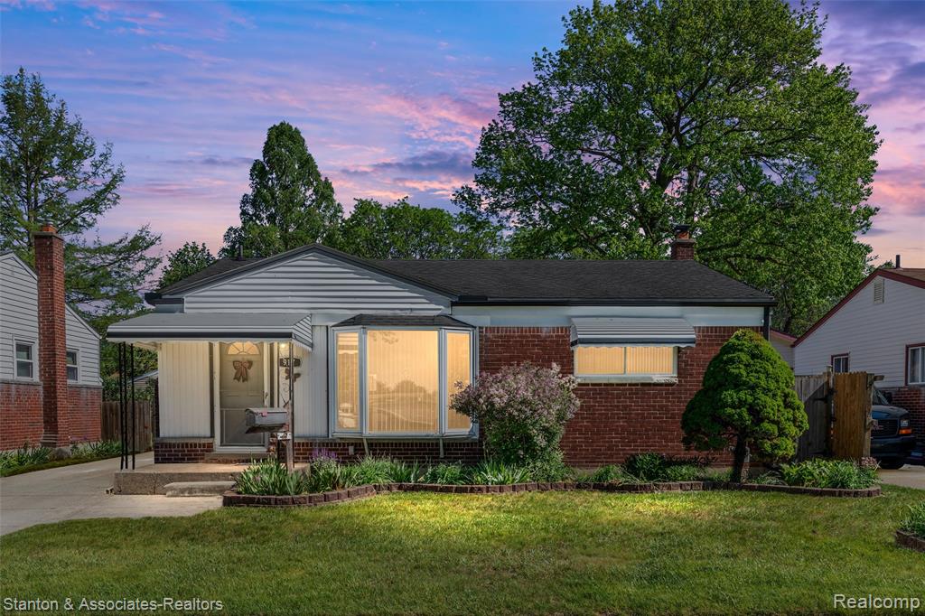 917 E Farnum Avenue, Madison Heights, MI 48071 — front exterior