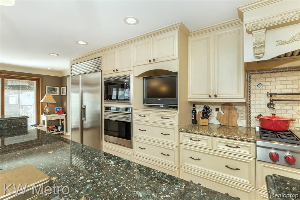 85 Stalwart Drive, Troy, MI 48098 — Photo 10
