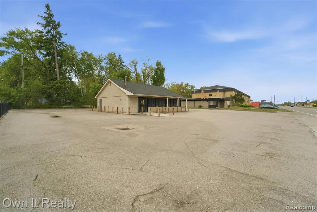 24611 W MCNICHOLS Road, Detroit, MI 48219 — Photo 8