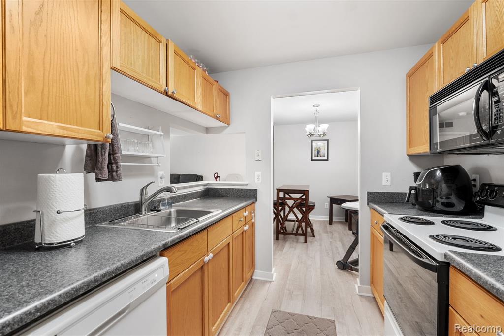 4436 Berkshire Drive, 173, Sterling Heights, MI 48314 — Photo 9