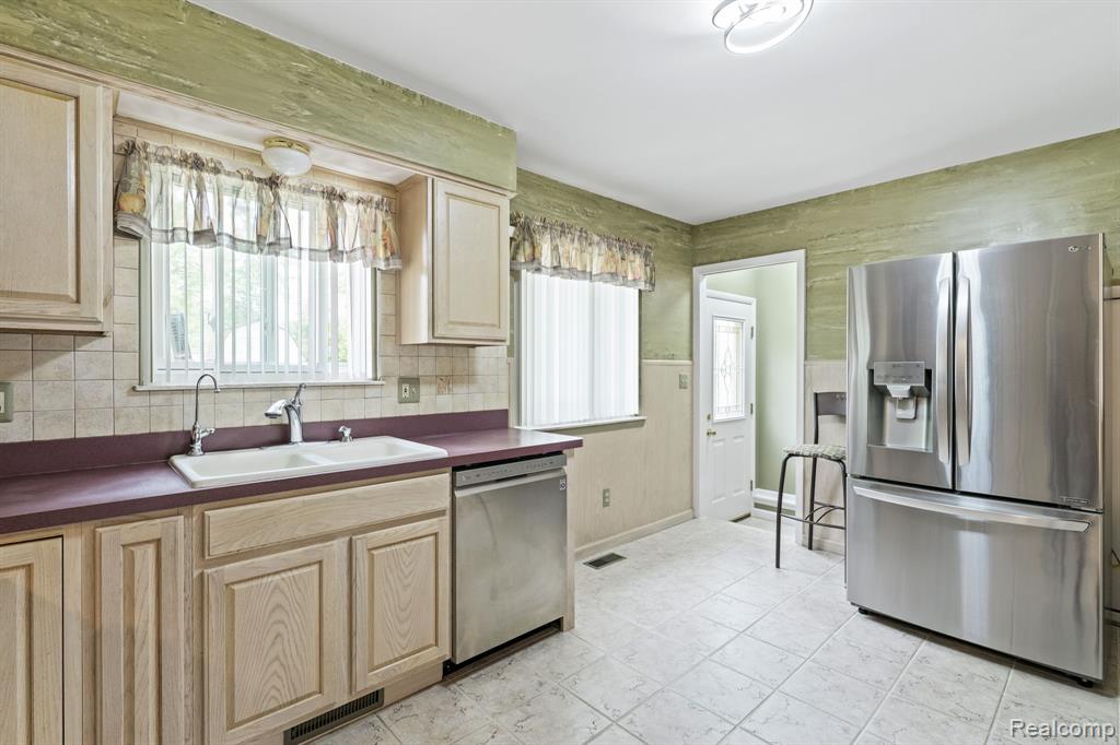 9220 Garden Terrace, Commerce Twp, MI 48382 — Photo 12