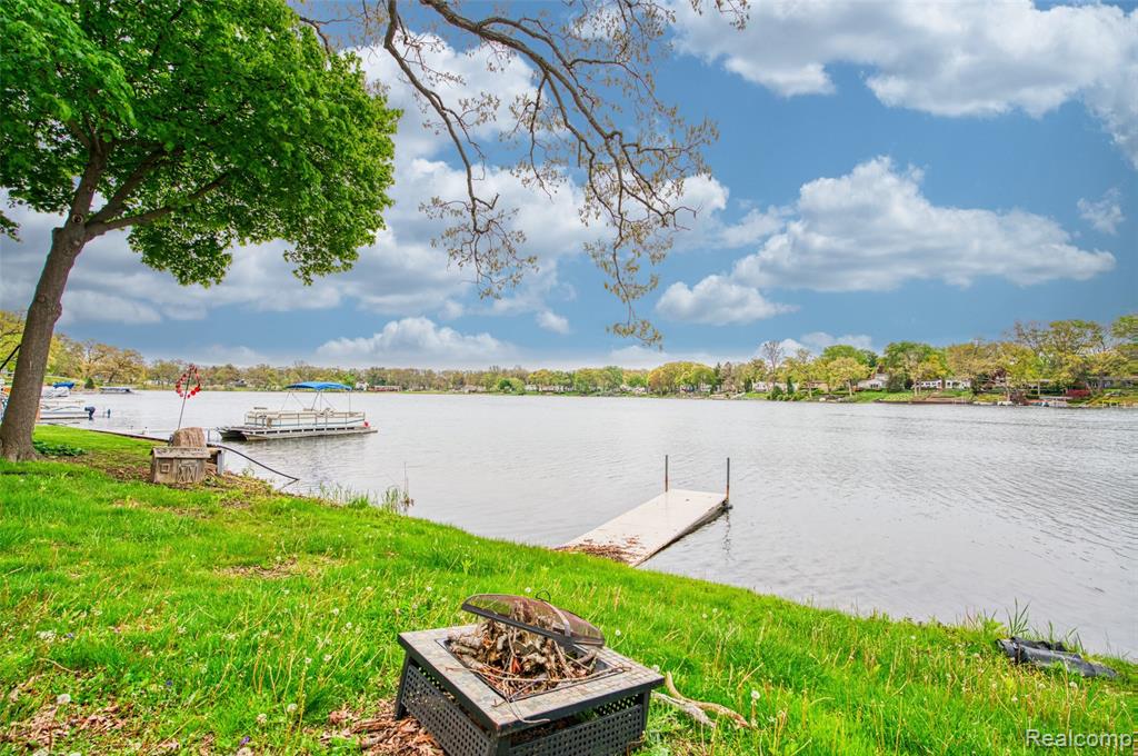5985 Rowley Boulevard, Waterford, MI 48329 — Photo 5