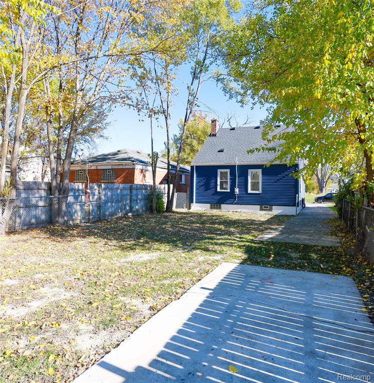 8411 Plainview Avenue, Detroit, MI 48228 — Photo 17