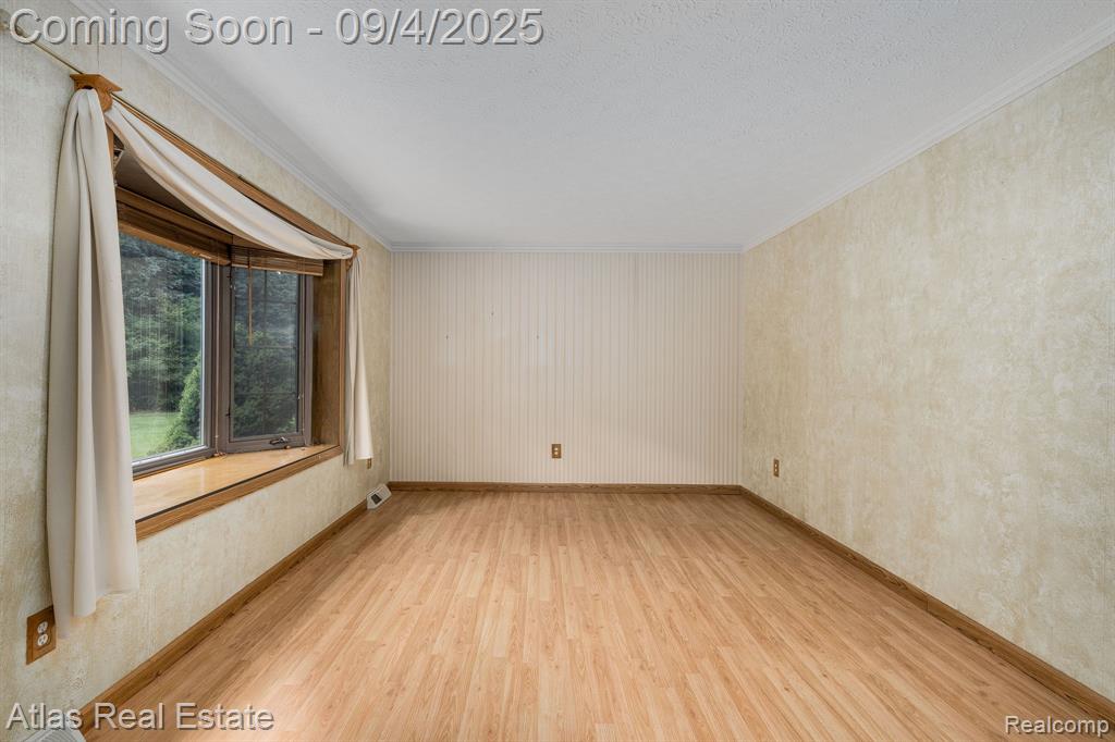 8557 Henderson Road, Goodrich Vlg, MI — Photo 15