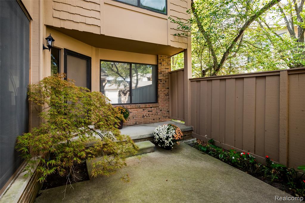7118 Pebble Park Drive, West Bloomfield, MI — front exterior
